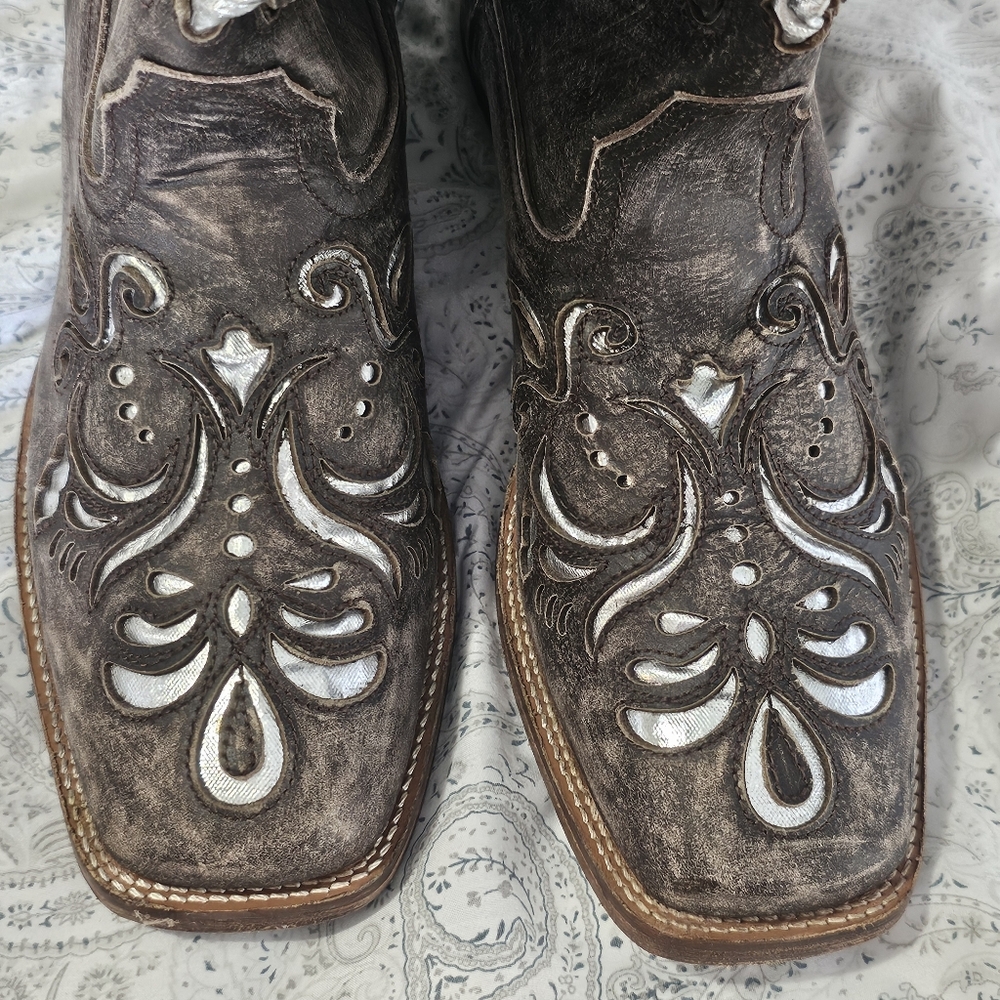 Roper 10.5 Metallic Underlay Boots EUC Tan Silver Cowgirl Like New - Picture 4 of 12